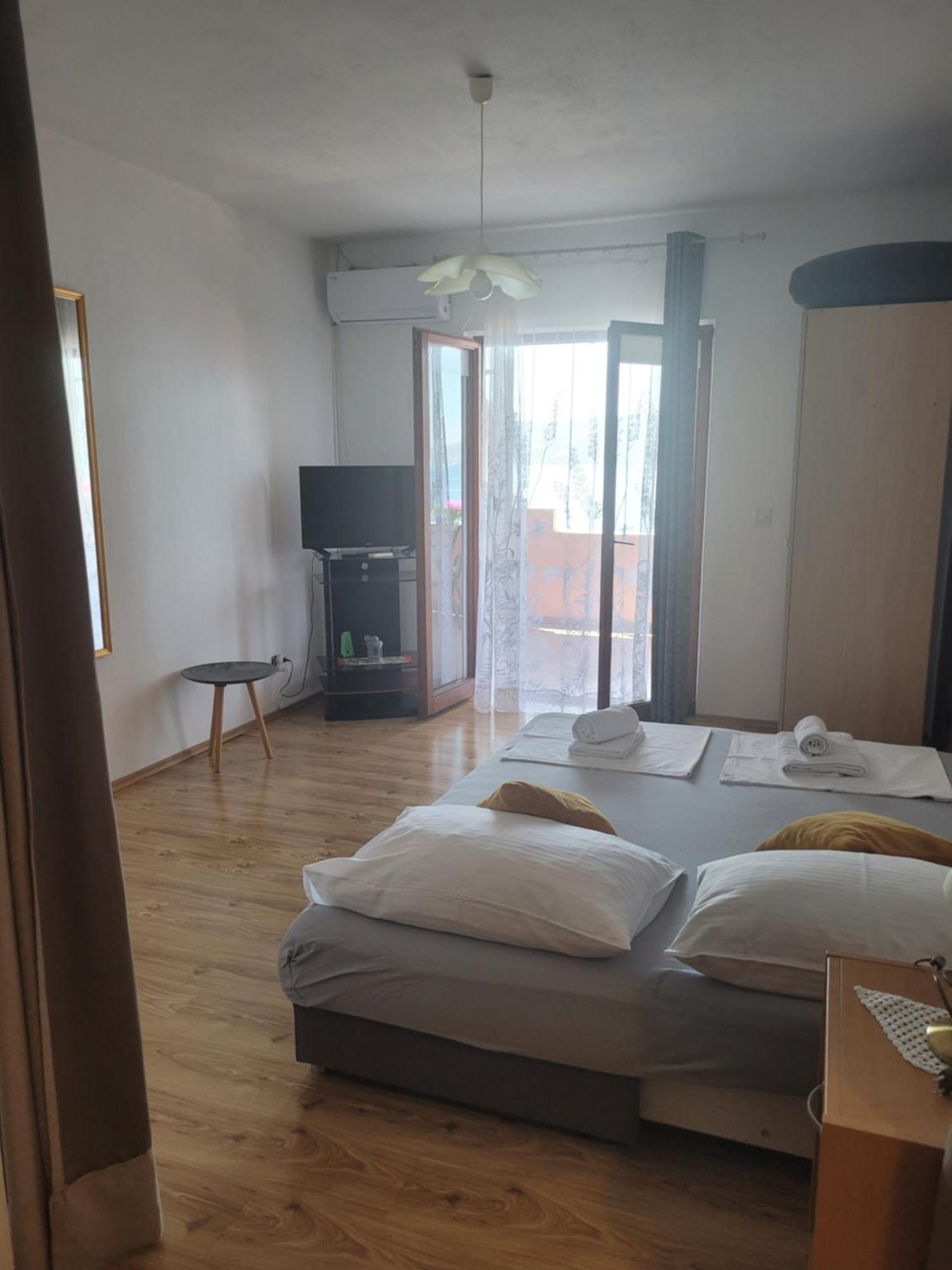 Apartments Coko Omiš Rum bild