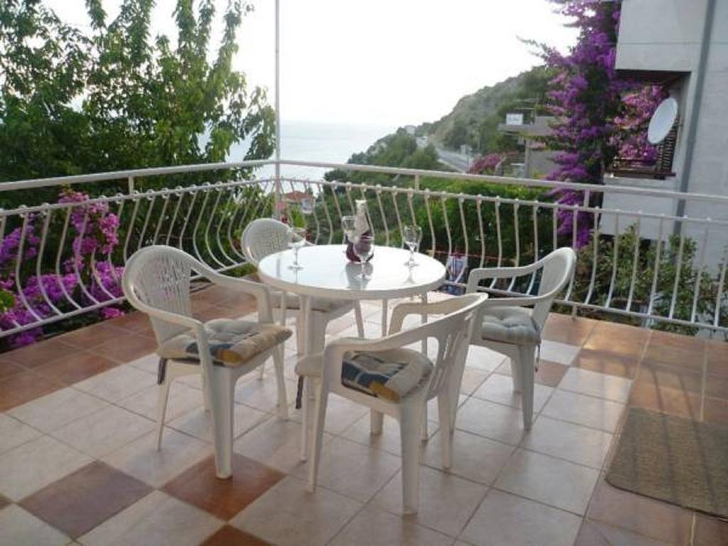 Apartments Coko Omiš Rum bild