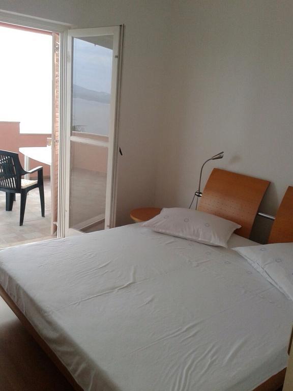 Apartments Coko Omiš Rum bild