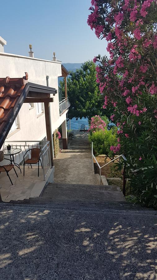 Apartments Coko Omiš Exteriör bild